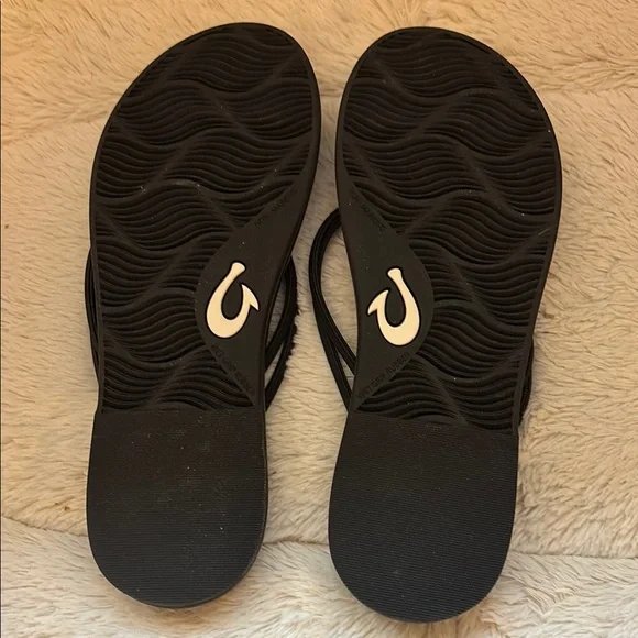 OluKai Black Sandals Simple Thong Design - Picture 2 of 4